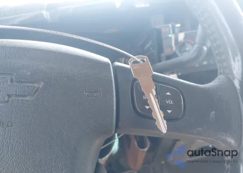 2004 Chevrolet Avalanche 1500 из США, поврежденный, VIN 3GNEC12T14G196002